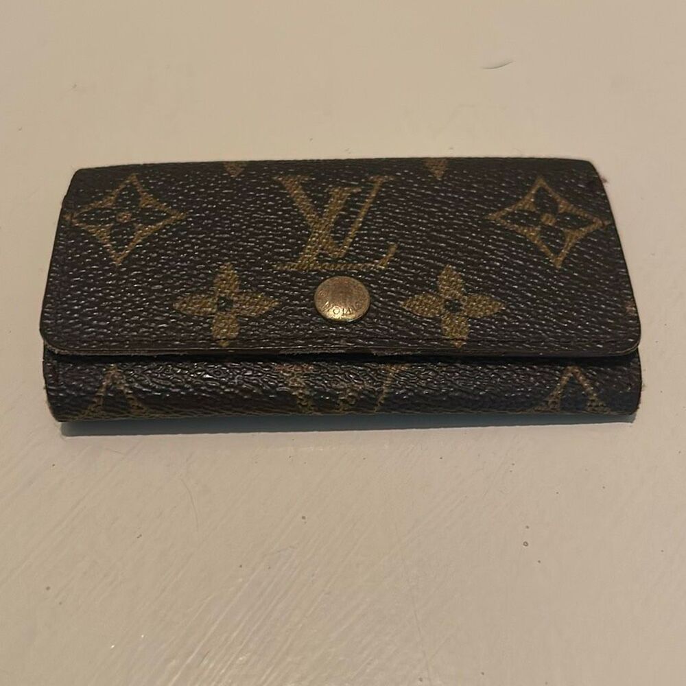 Louis Vuitton Snap Close Key Holder Brown Monogram Logo Print Luxury Travel